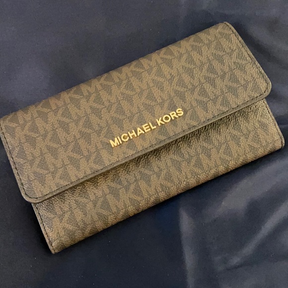 Michael Kors Chocolate Brown Wallet - Picture 1 of 3